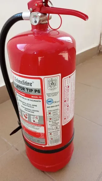 Vand doua stingatoare mari,