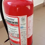 Vand doua stingatoare mari